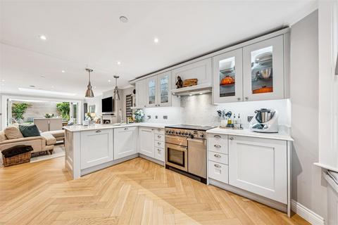 18 Alkerden Road, London, W4 2HP