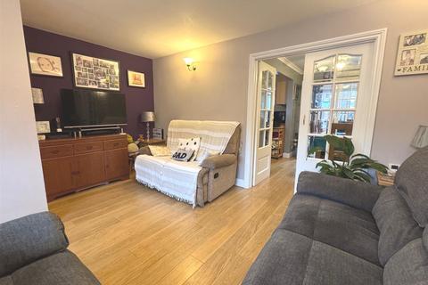 42 Hencroft, Leek, ST13 8EZ