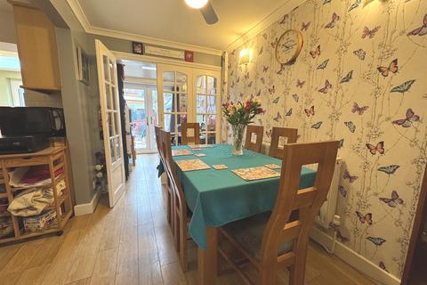 42 Hencroft, Leek, ST13 8EZ