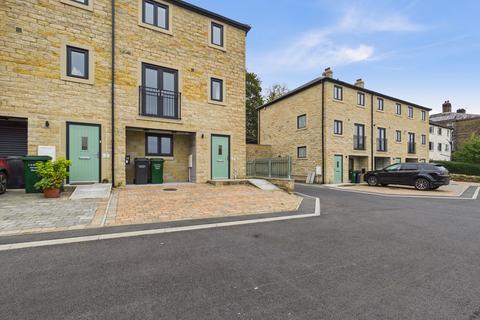4 bedroom townhouse to rent, Nina Boyle Close, Utley, West Yorkshire, BD20