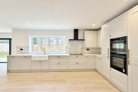 4 bedroom detached house for sale, Lake Road, Verwood, Dorset, BH31
