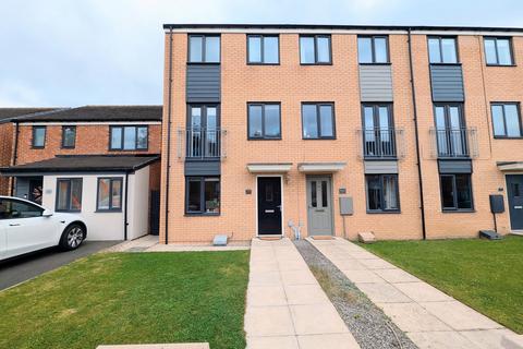 3 bedroom end of terrace house for sale, St. Aloysius View, Hebburn, NE31