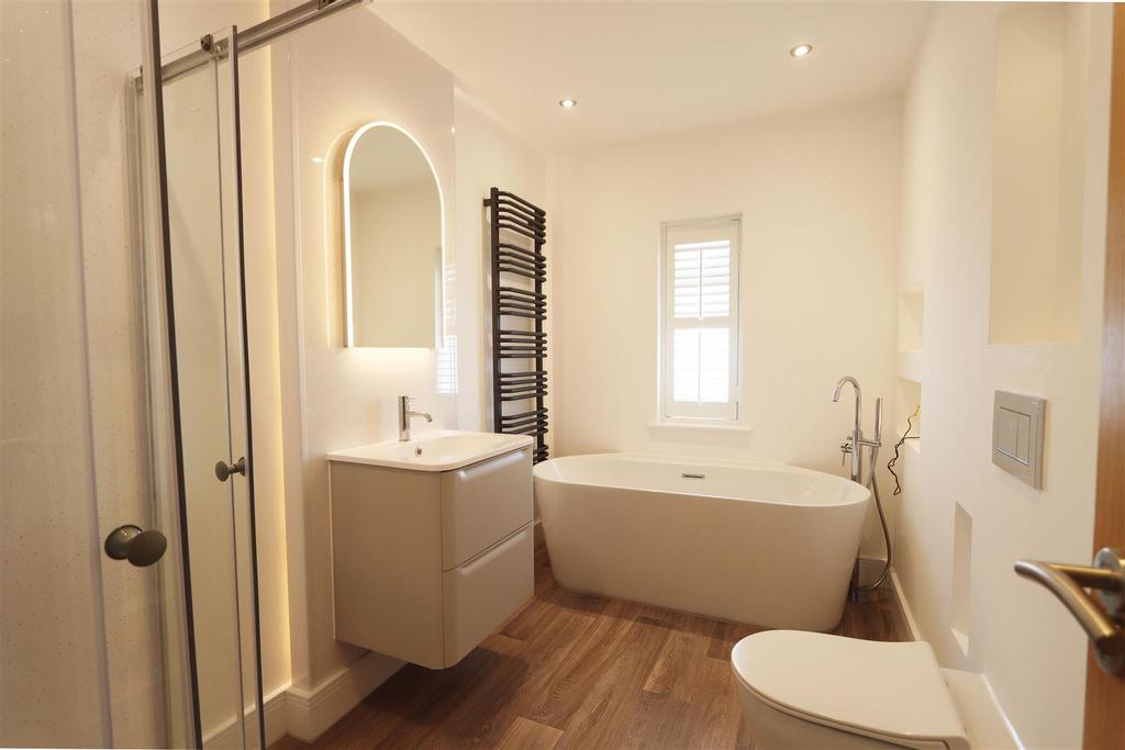 Bathroom edit 1.jpeg