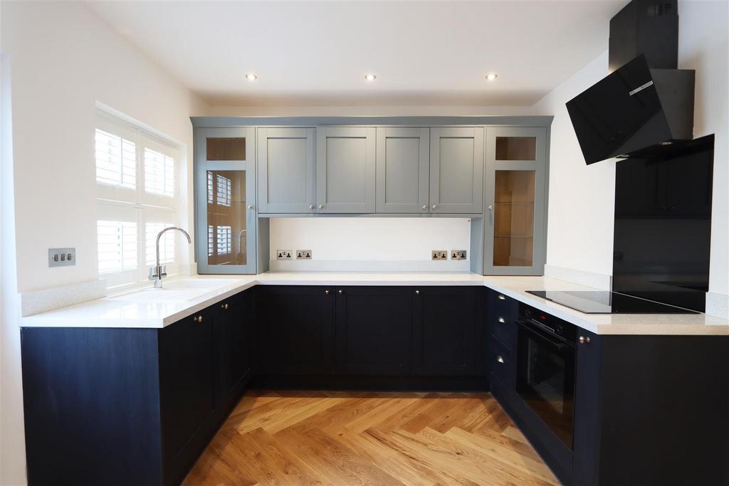 Kitchen 2.jpeg