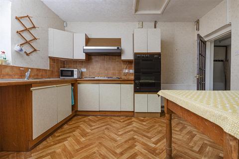 undefined, Leeds Road, Mirfield