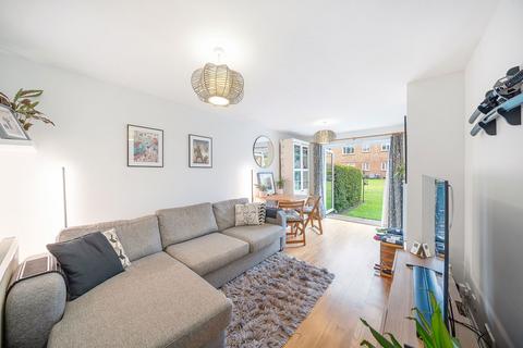 2 bedroom apartment for sale, Barnfield Close, London SW17