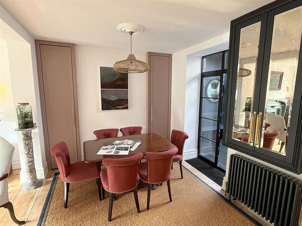 Dining Room.jpg