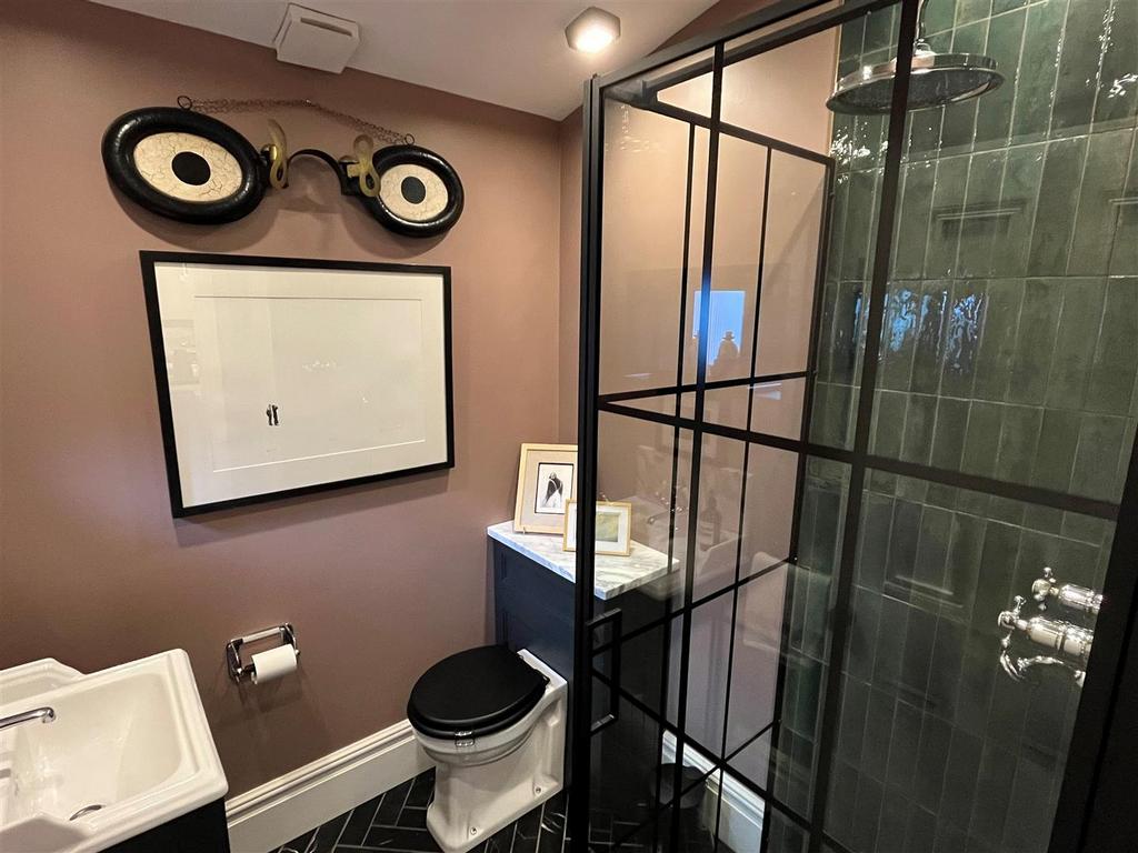 GF Shower Room.jpg