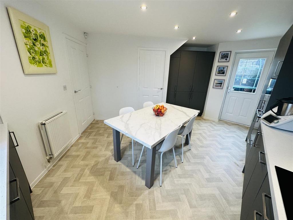 Kitchen1.jpg