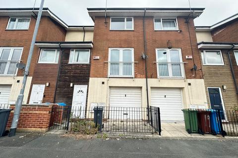 Holstein Street, Manchester, M13
