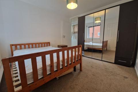 4 bedroom detached bungalow to rent, Limes Avenue, Chigwell IG7