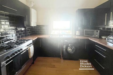 3 bedroom flat to rent, Park Road, PO37