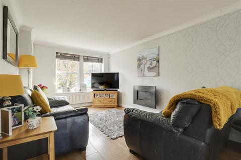 3 bedroom detached house for sale, Gillercomb Close, West Bridgford NG2