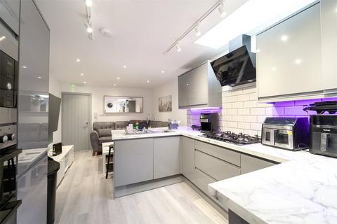 6 bedroom house to rent, North Road, Birmingham B29