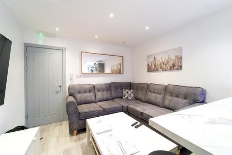 6 bedroom house to rent, North Road, Birmingham B29