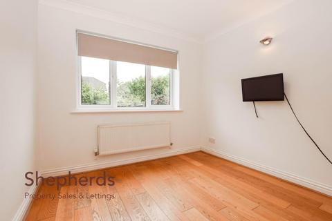 6 Nutwood Gardens, Cheshunt, Waltham Cross, EN7 6UP
