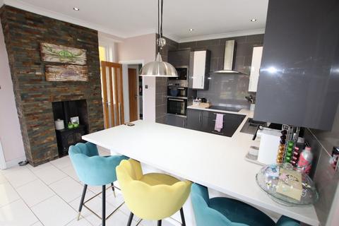 4 bedroom detached house for sale, Vicarage Gardens, Clacton on Sea, CO15