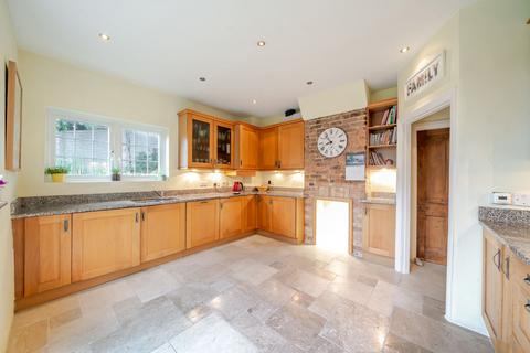 4 bedroom detached house for sale, Westview Road, Warlingham CR6