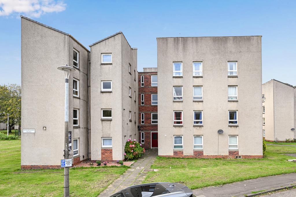 1/11 Kingsknowe Place, EDINBURGH... 2 bed flat - £160,000
