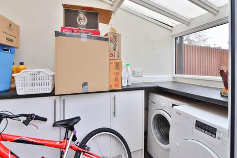 60 Albert Road, New Malden, KT3 6BS