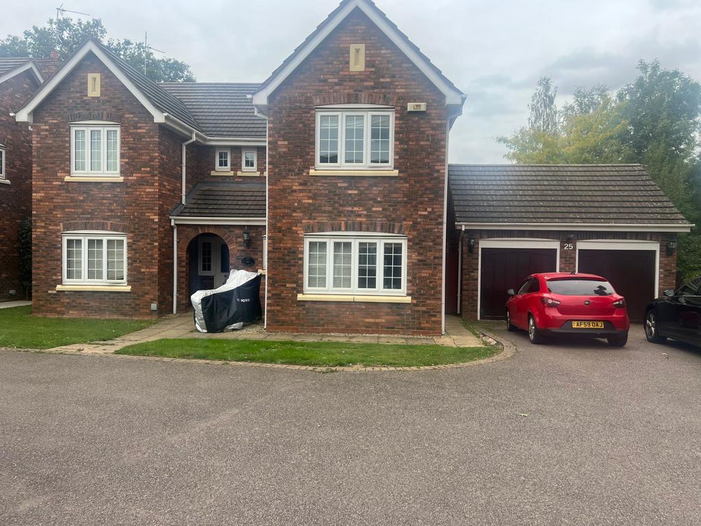 ROOM 3 AVAILABLE NOW £625pcm - SHORT STAY AV