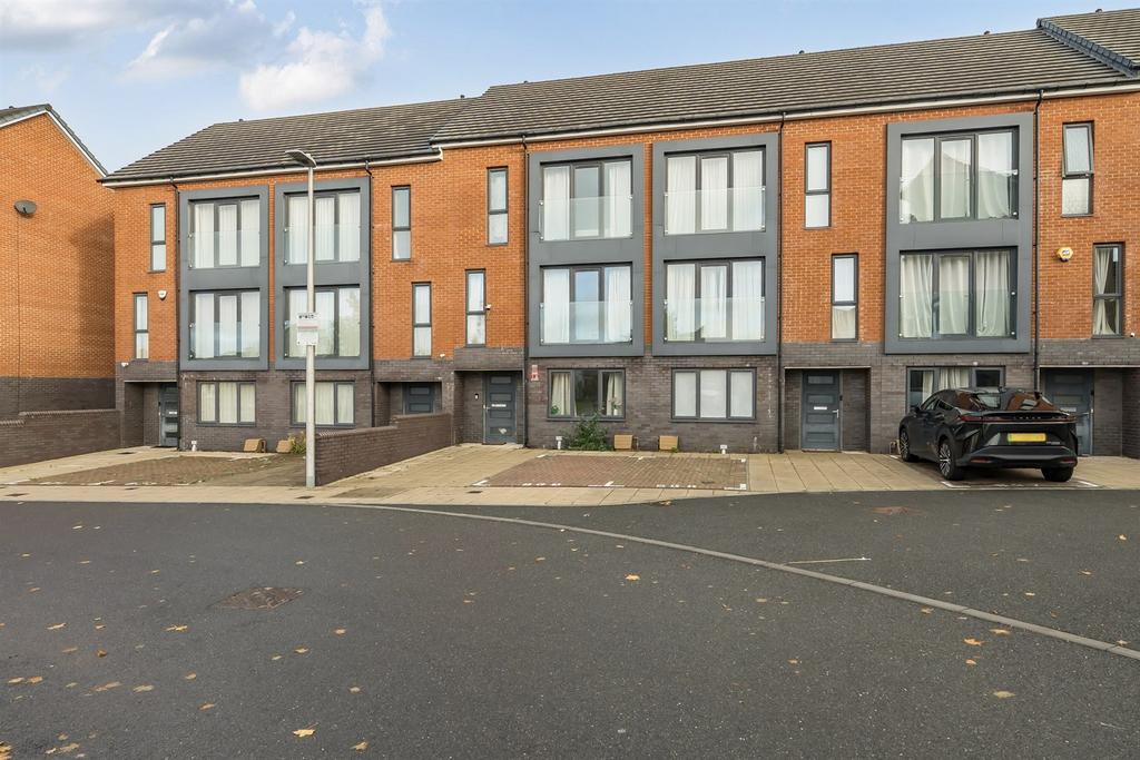 Woolhampton Way, Reading, RG2 4 bed townhouse - £2,250 pcm (£519 pw)