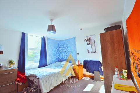 7 bedroom terraced house to rent, Heeley Road, Selly Oak, Birmingham B29
