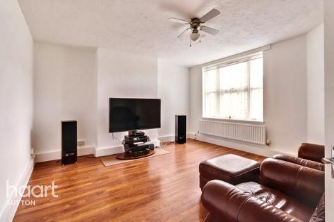 undefined, Hatfeild Mead, Morden