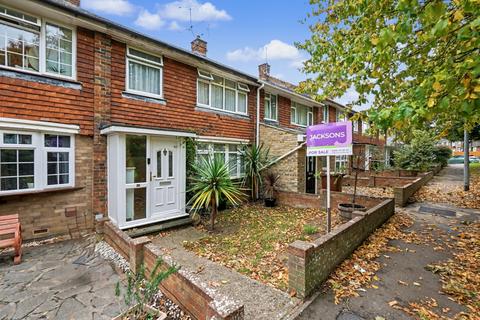 3 bedroom terraced house for sale, Kenilworth Gardens, Rainham