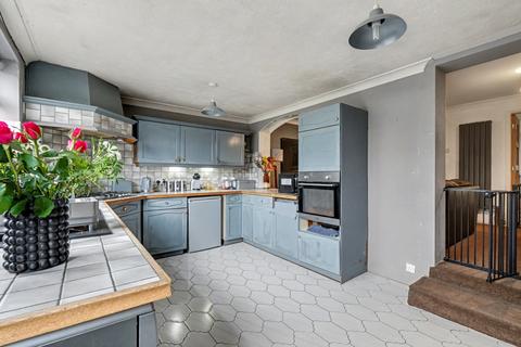 3 bedroom terraced house for sale, Kenilworth Gardens, Rainham