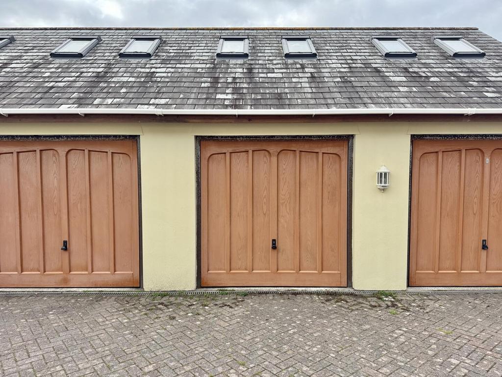 Single Garage In Block