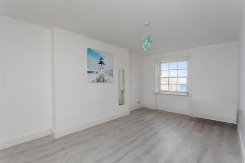 2 bedroom flat to rent, Regency Square, Brighton
