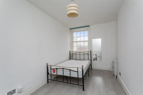 2 bedroom flat to rent, Regency Square, Brighton