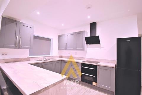 5 bedroom terraced house to rent, Heeley Road, Birmingham B29