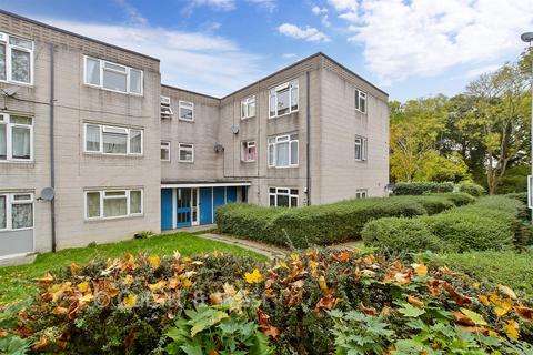 2 bedroom ground floor flat for sale, Caburn Court, Crawley RH11