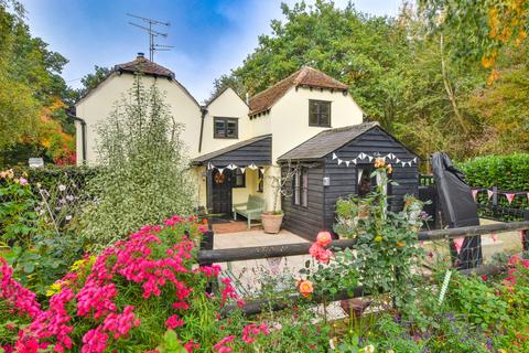 2 bedroom cottage for sale, Stebbing Road, Felsted