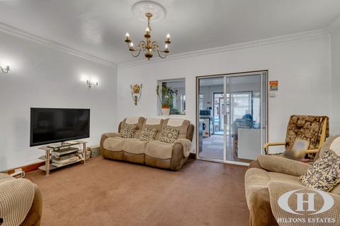 3 bedroom terraced house for sale, Dormers Avenue, Southall