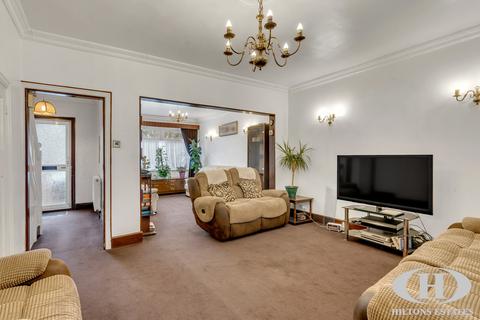 3 bedroom terraced house for sale, Dormers Avenue, Southall