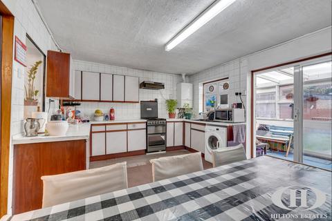 3 bedroom terraced house for sale, Dormers Avenue, Southall
