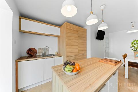 4 bedroom semi-detached house for sale, Poplar Grove, Pontefract WF8