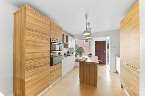 4 bedroom semi-detached house for sale, Poplar Grove, Pontefract WF8