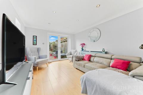 4 bedroom semi-detached house for sale, Poplar Grove, Pontefract WF8