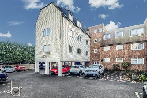 3 bedroom flat for sale, Seaview Avenue, West Mersea