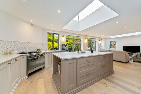 5 bedroom detached house for sale, Hillcrest Gardens, Esher