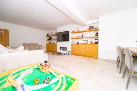 3 bedroom bungalow for sale, Westland Drive, Brookmans Park