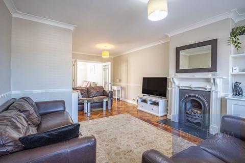 undefined, Dickens Rise, Chigwell IG7