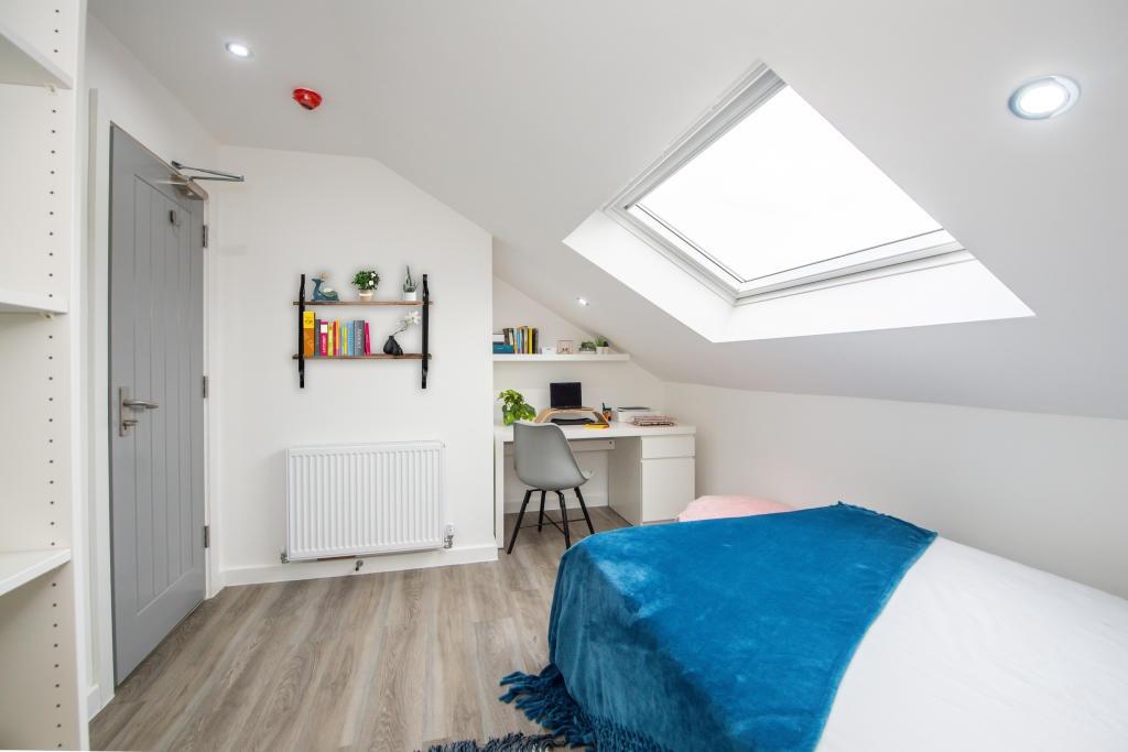 A bright and welcoming double bedroom with a mo...