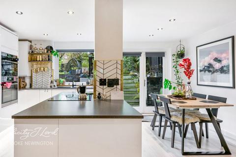 3 bedroom flat for sale, Dunsmure Road, London N16