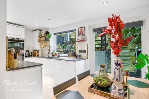 undefined, Dunsmure Road, London N16