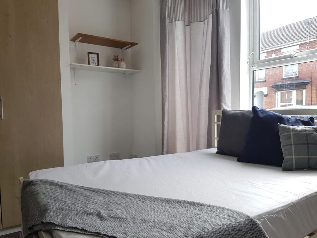 40 Vernon Street - Bedroom1.jpeg